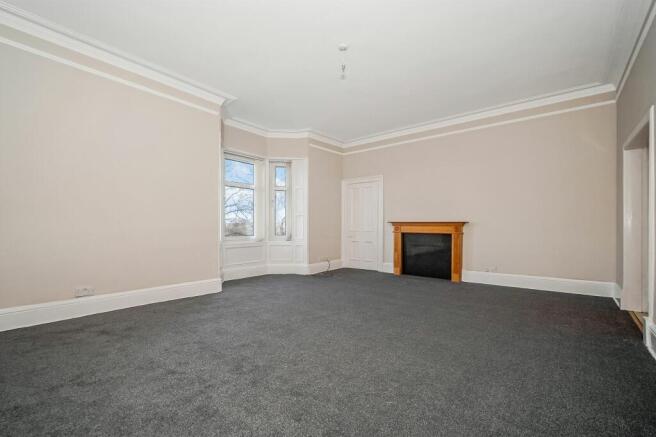 Lounge/Dining