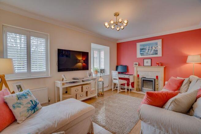 Living room pic 1