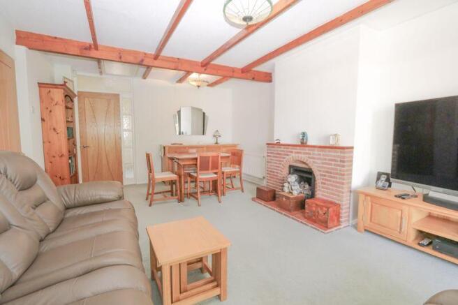 Lounge/ Dining Room