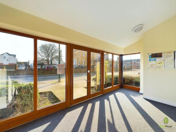  Presented by Nicoleta at EweMove Bexleyheath and 