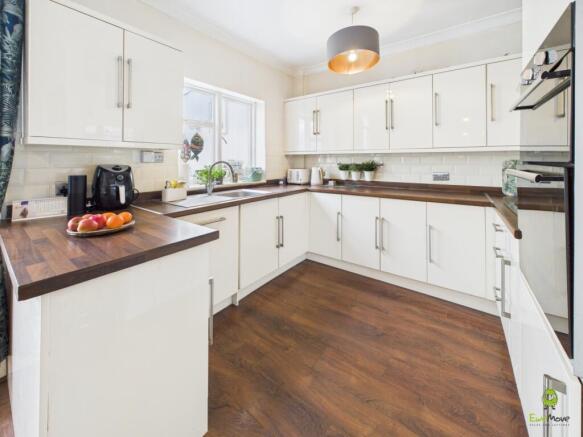 Clinton Crawford 3 bedroom Semi Detached home clos