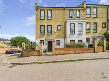 5 Waterstone Way, Greenhithe