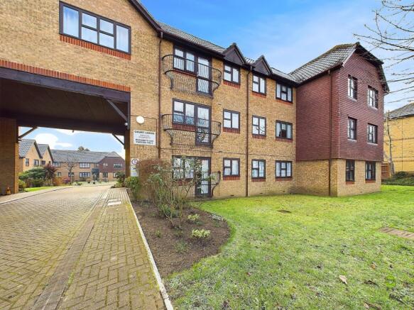 CAM03418G0-PR0170-STILL008