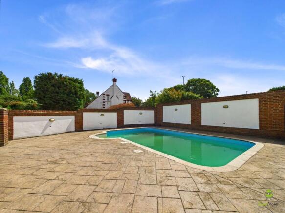 Presented by Nicoleta at EweMove Bexleyheath and D