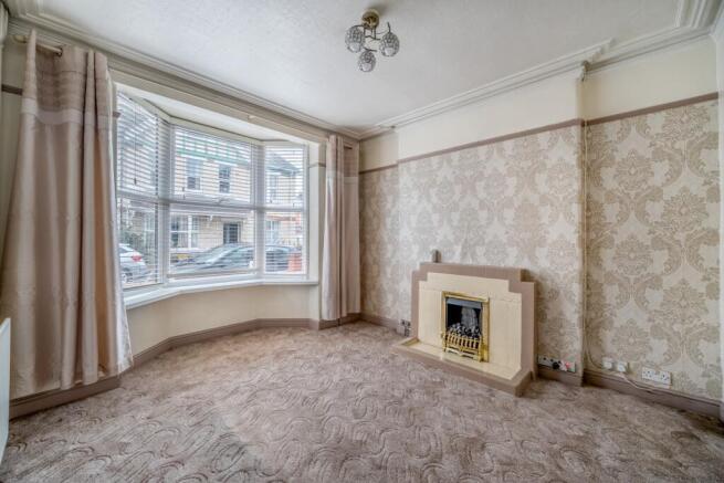 1388573-10-6937fa711616f-ARW