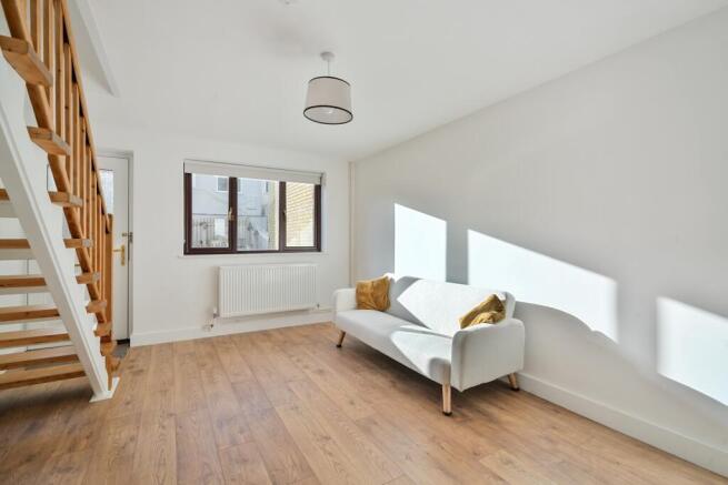 1394442-19-694549673088f-ARW-1