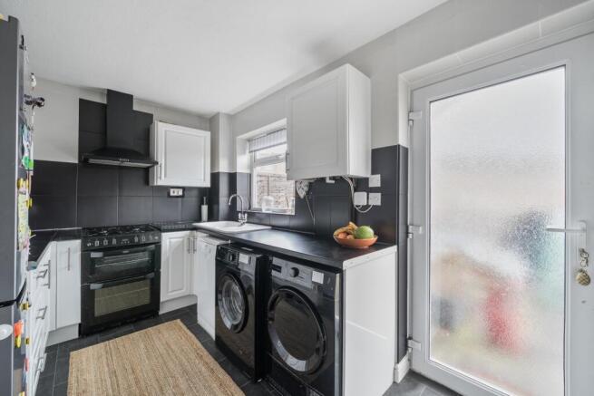 1406124-8-697b78618a5be