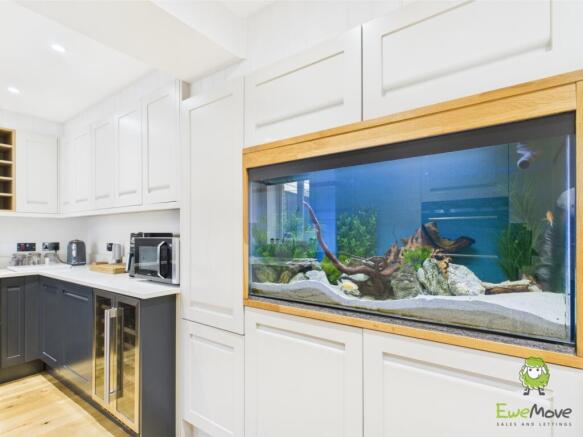 EweMove Estate Agents Basingstoke 7 Basingfield Cl