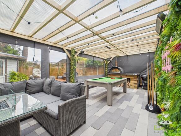EweMove Estate Agents Basingstoke 7 Basingfield Cl