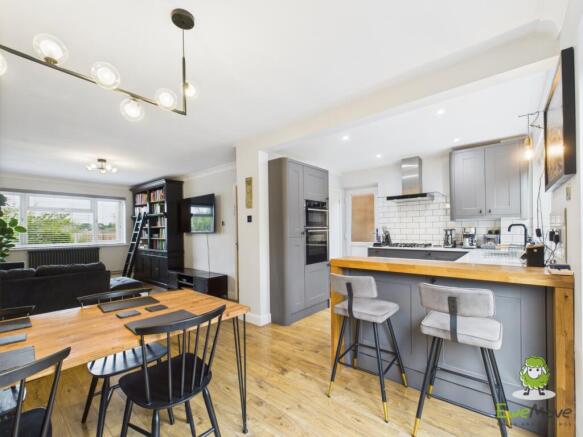 EweMove Basingstoke Avon Road Kitchen Dining room