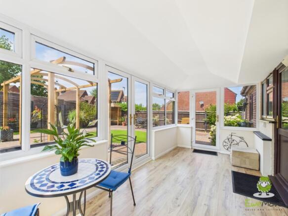 EweMove Estate Agents Basingstoke - 14 Lambs Row