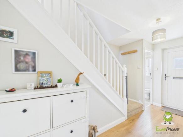 EweMove Estate Agents Basingstoke - Bramley Green 