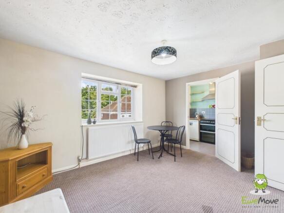 EweMove Estate Agents Basingstoke - LONGACRE RISE 