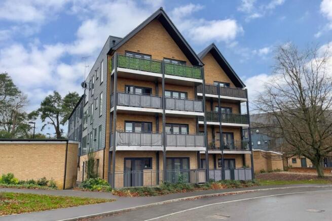 EweMove Estate Agents Basingstoke - Fleetlands Hou