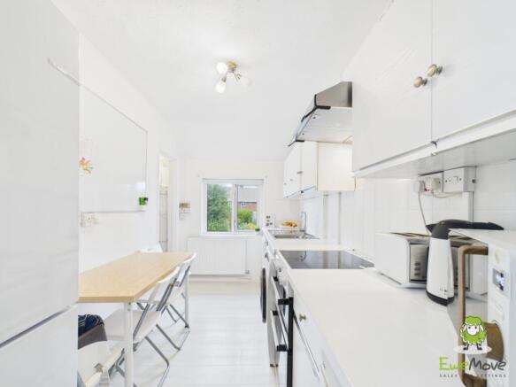 EweMove Estate Agents Basingstoke - St Andrews Roa