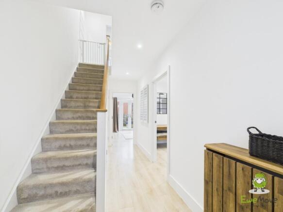 EweMove Estate Agents Basingstoke - Fishbourne Gar