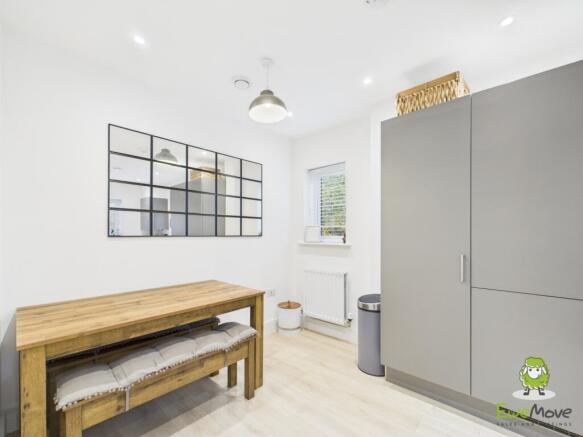 EweMove Estate Agents Basingstoke - Fishbourne Gar