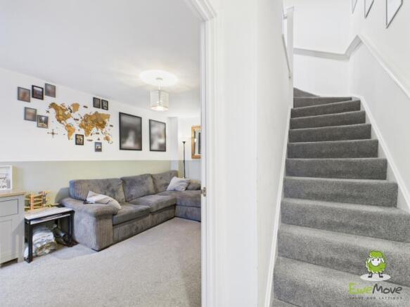 EweMove Estate Agents Basingstoke -Bloxham Close -