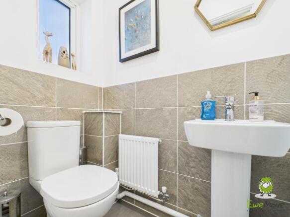 EweMove Estate Agents Basingstoke -Bloxham Close -