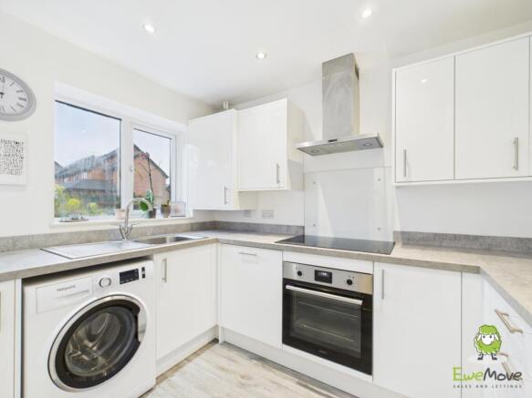 EweMove Estate Agents Basingstoke - St Barbaras Cl