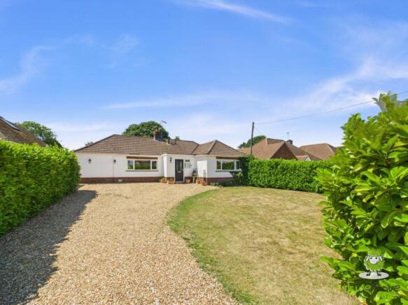 EweMove Basingstoke Estate Agents - 24 Byfleet Ave