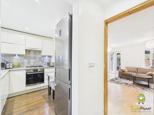 EweMove Estate Agents Basingstoke - Ajax Close -Ha