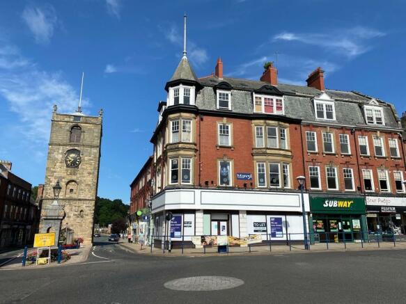 Retail Property (high street) for sale in 1-2 Market Place West ...