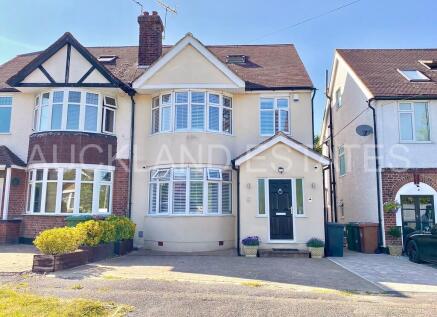 Oakmere Avenue, Potters Bar