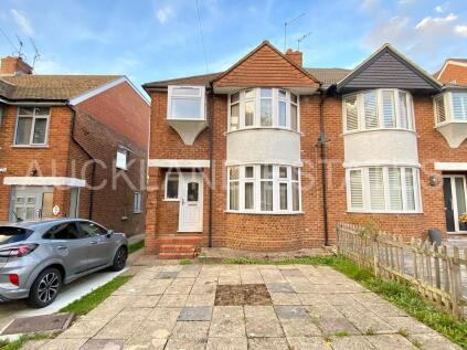 Oulton Crescent, Potters Bar