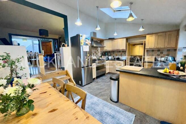 ec140b12-8760-495...