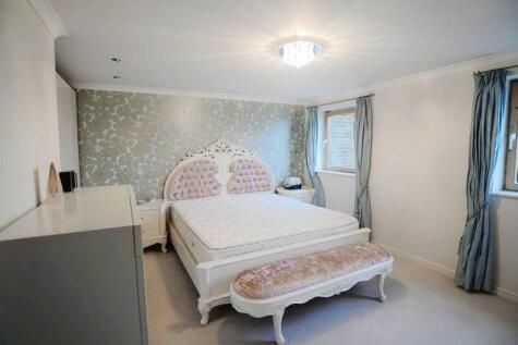 Meridian Place, London, E14