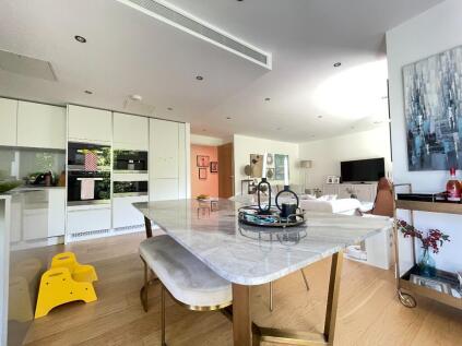 Chiswick High Road, London, W4