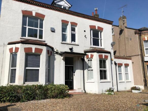 Large 2 Bedroom Ground Floor Flat