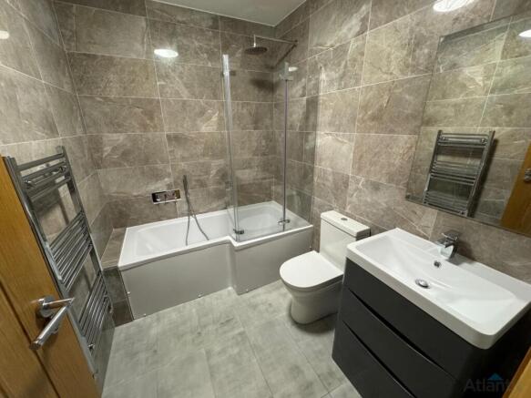 Large 2 Bedroom 1st Floor Flat