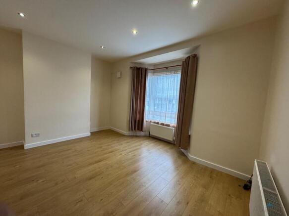 Large 1 Bedroom Ground Floor Garden Flat