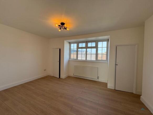 Newly Refurbished 2 Bedroom Flat