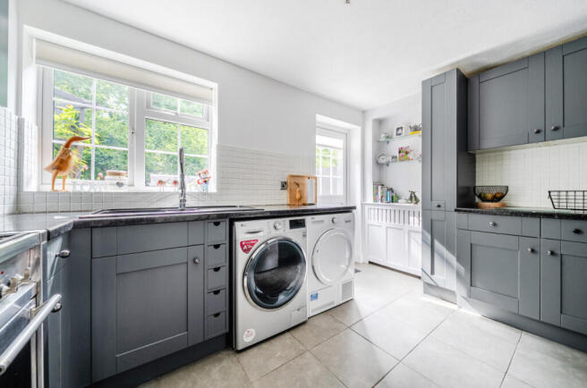 1340860-14-689dc5...