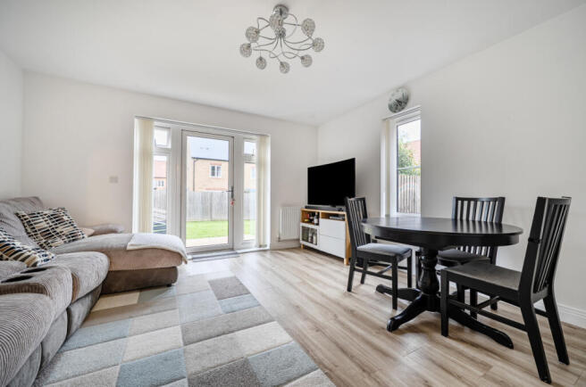 1365703-5-68e945c...