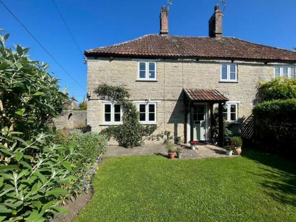 Esmond cottage front shot.jpg