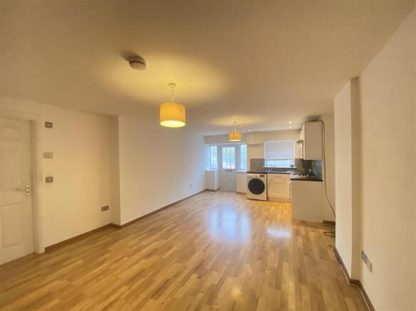 Lounge/Kitchen
