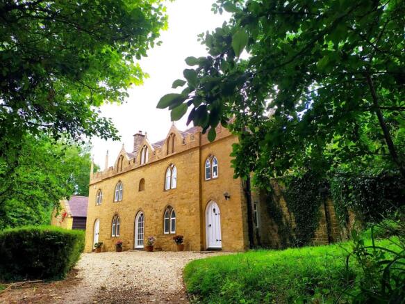 Front Photos Keepers Cottage.jpg