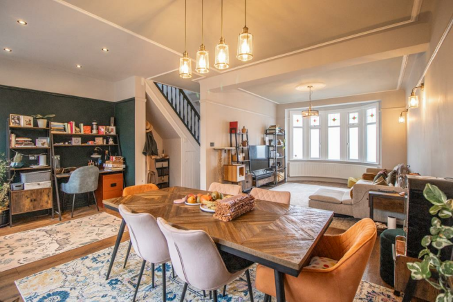 Lounge/Dining Room