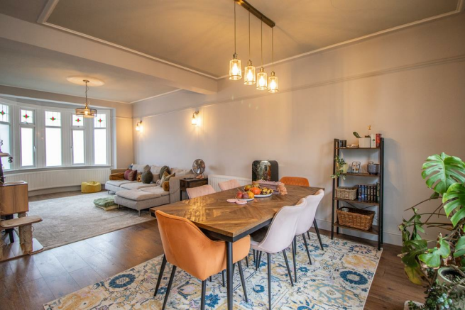 Lounge/Dining Room