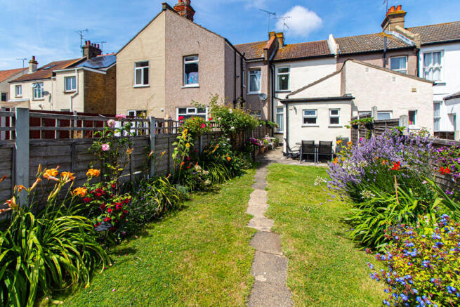 2 Bedroom Terraced House For Sale In North Avenue Southend On Sea