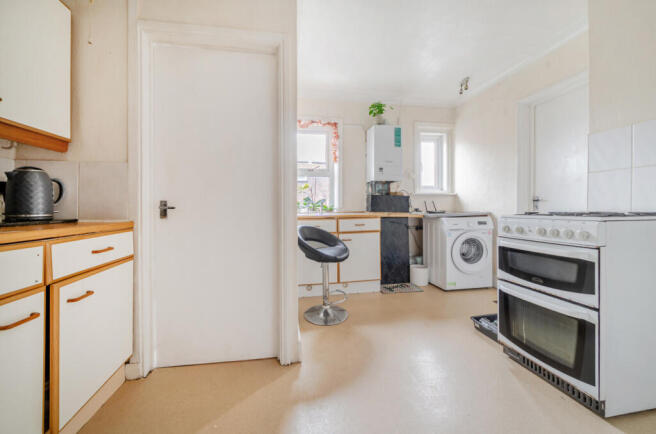 1383082-13-693818...