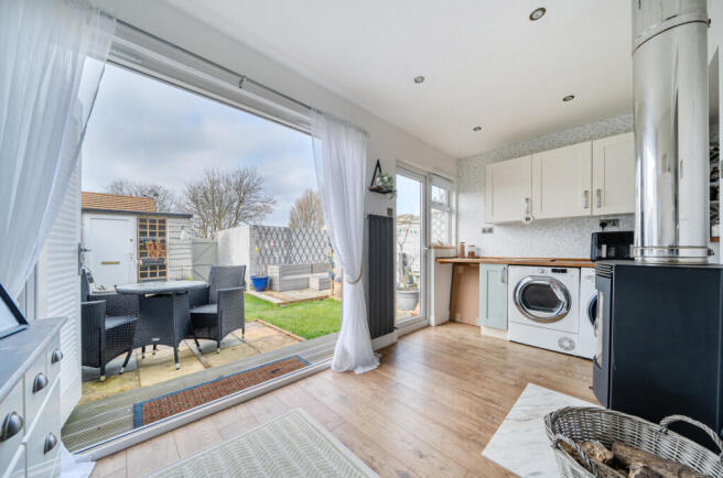 1406874-8-697b577...