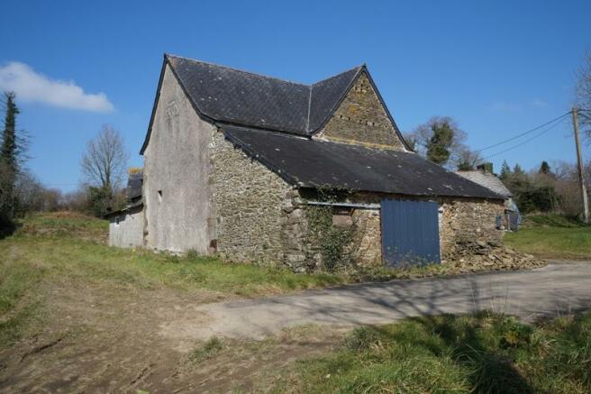 2 bedroom farm house for sale in Brittany, Finistère, Plouyé, France