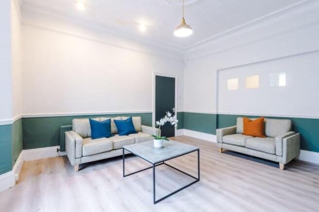 27LA - Living Area