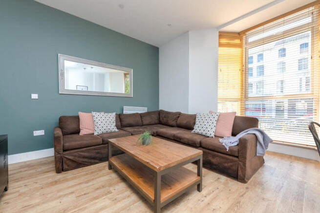 Flat 1, 122 Walter Road Living room 1