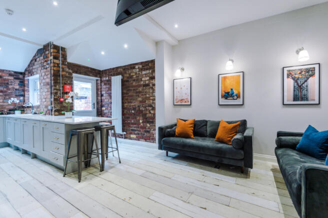 27 Woodcroft Road Living room 6